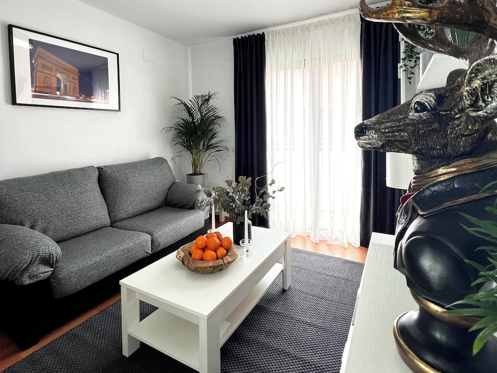 Valencia Oasis Retreat - 2 Bedroom Apartment