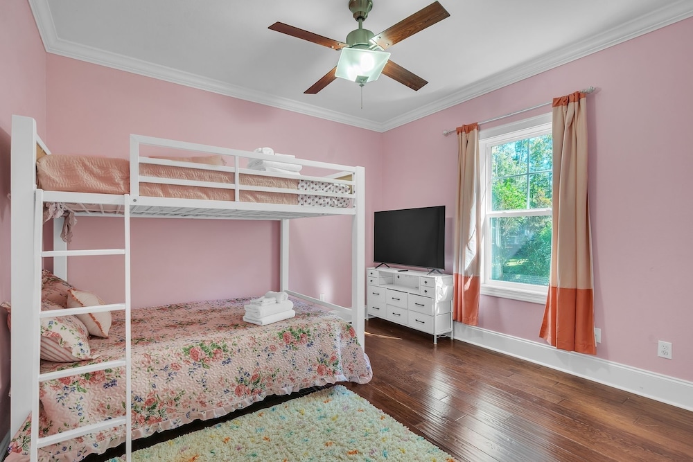 The Pearl Of Killearn 6 Bedroom Home view 4