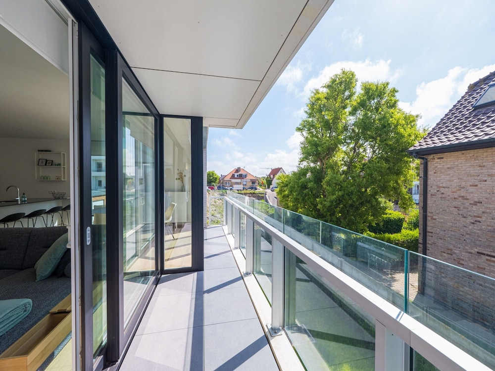 Modern Apartment Within Walking Distance of the se