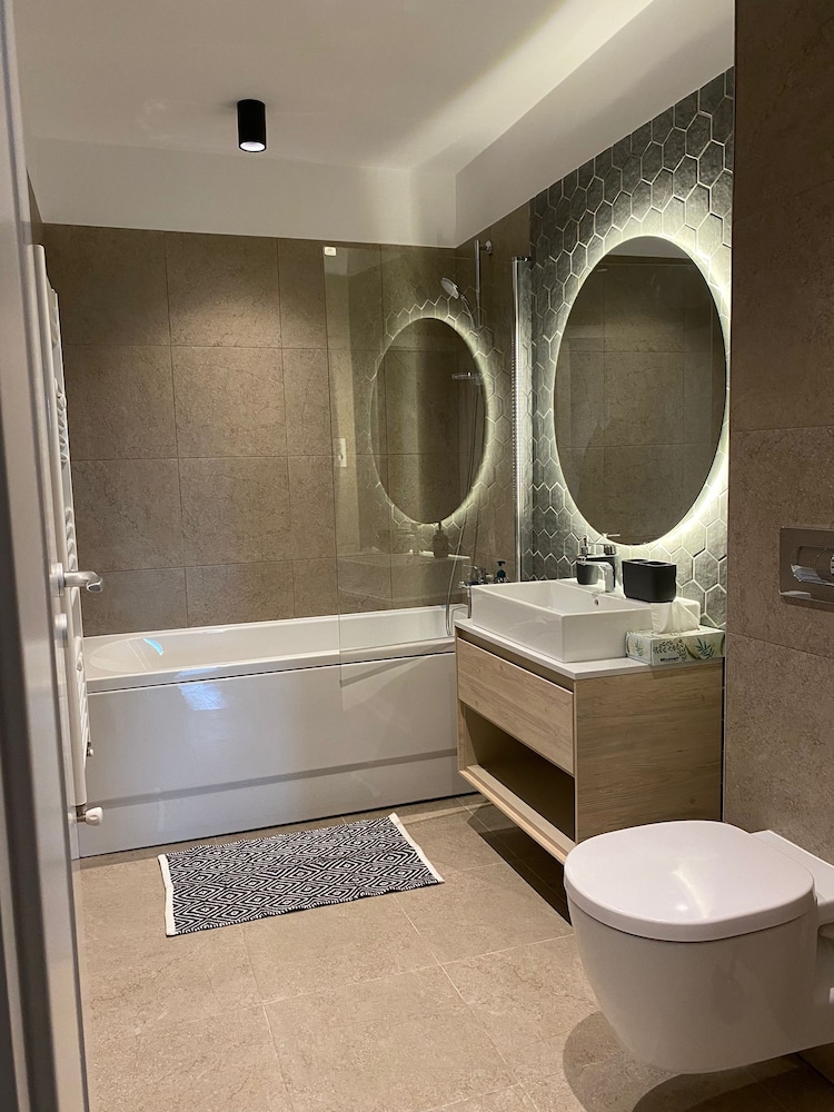 Charming 1-bed Apartment in Brasov view 5