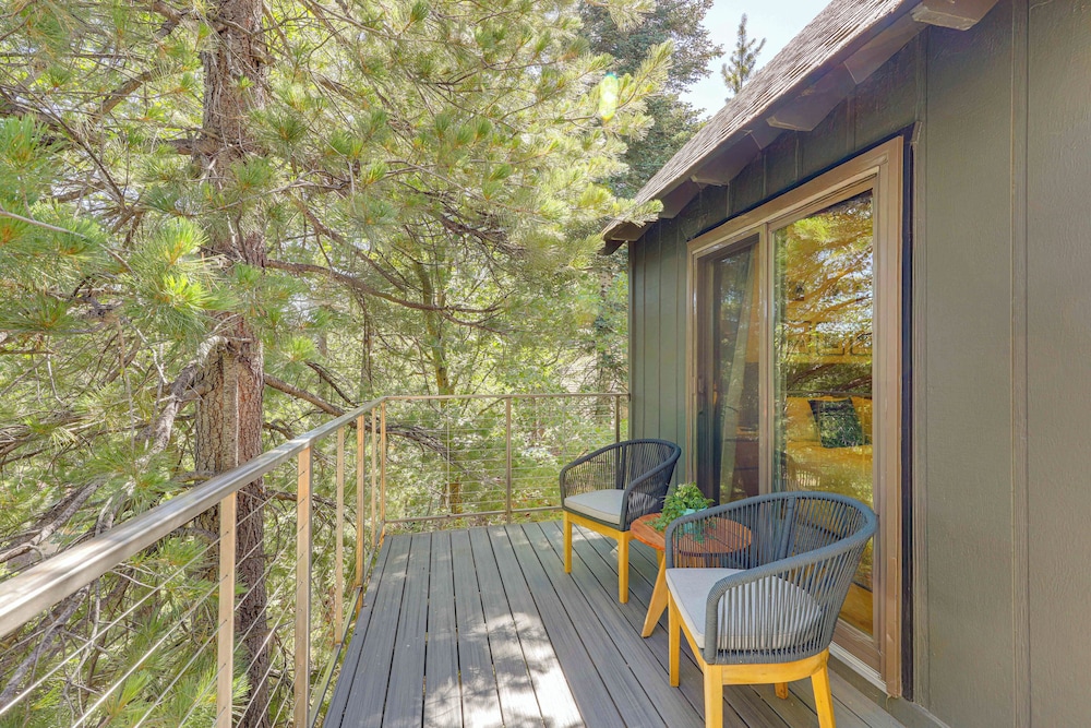 Stunning Forest Views: Luxury Lake Arrowhead Cabin