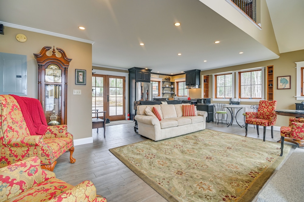 Waterfront Cabin w/ Deck: Serene Eddington Escape