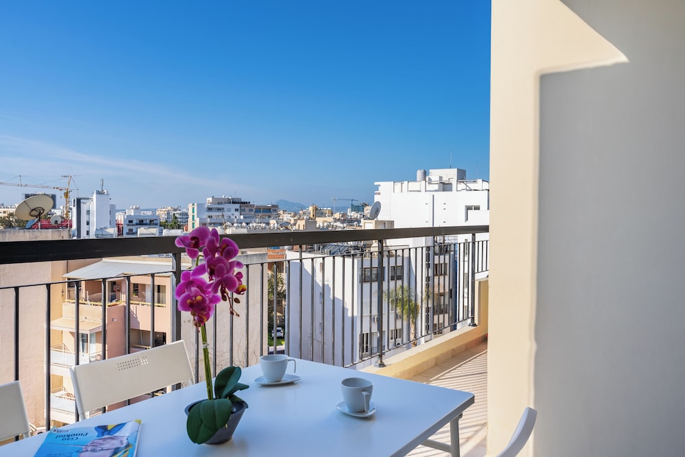 Glade - 1 BR Apt. & Balcony in Larnaca
