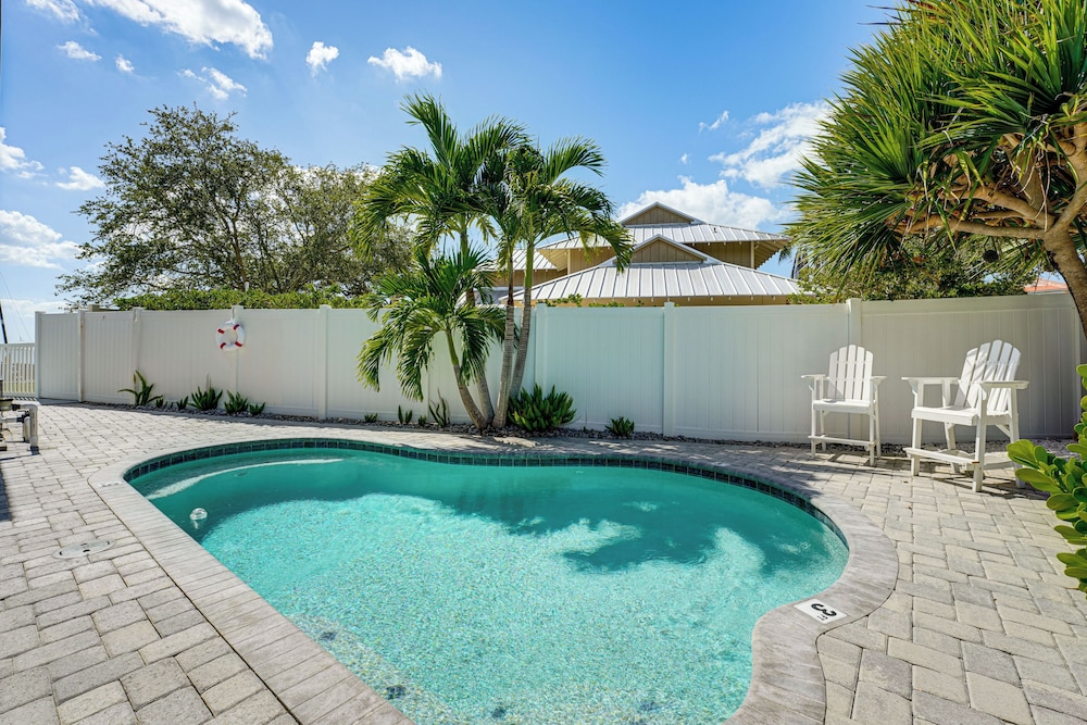 Gulf Coast Luxury! Quiet Home 4 Mi to Sponge Docks
