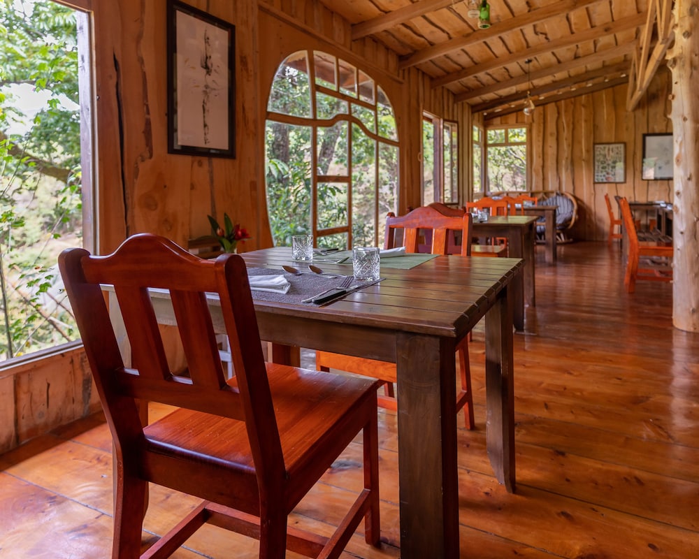 Cedrela Ecolodge