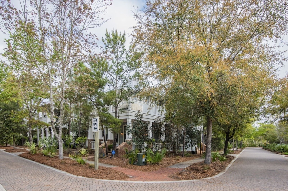 Longleaf Pines by Avantstay Community Pool Bonfires