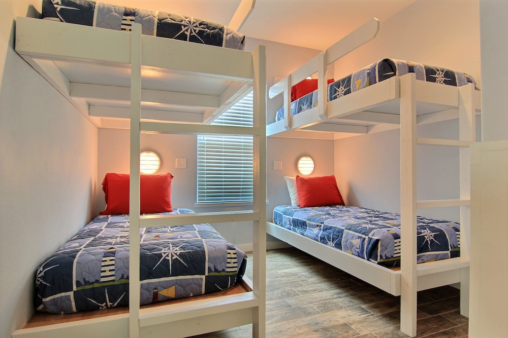 Seahorse Shanty OV32