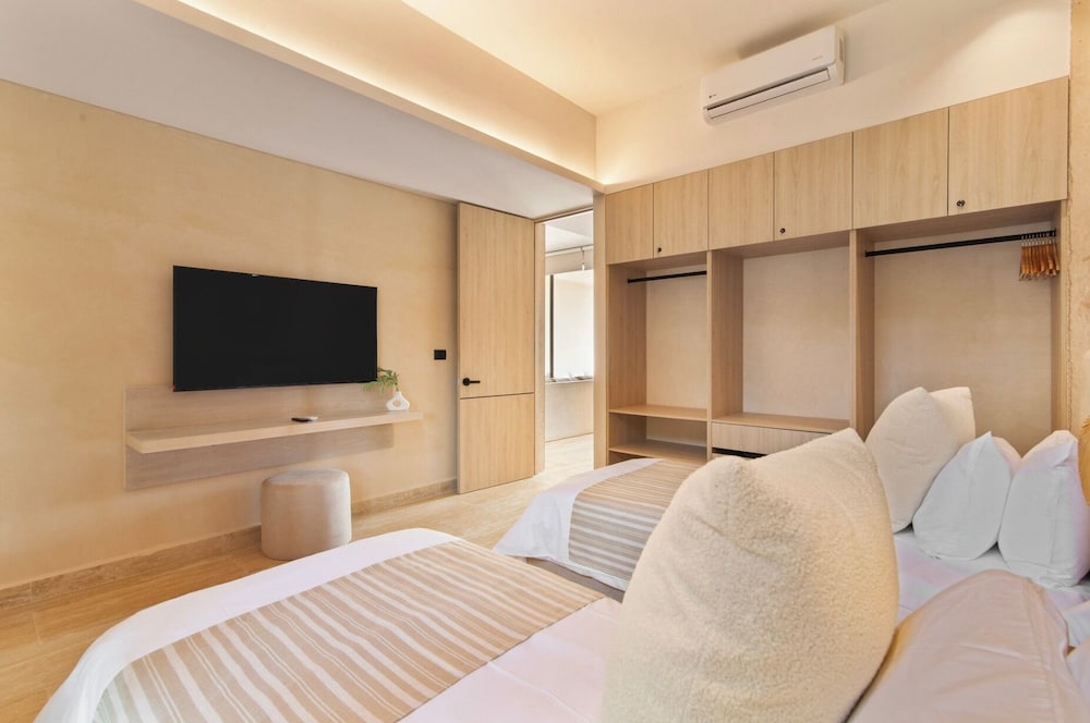 Corasol Modern Apt with Terrace