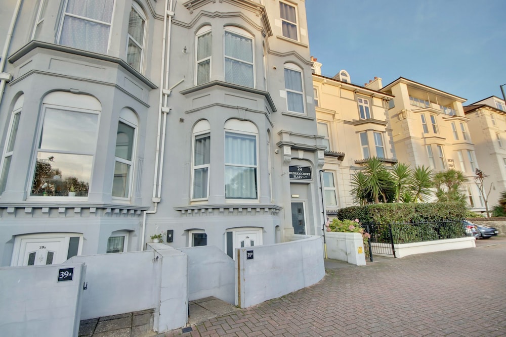 Southsea Apartment-Parking-Pool-Hot tub
