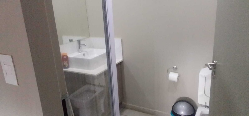 One Bedroom Unit In Central Rosebank