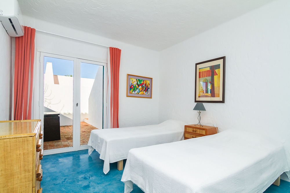 Liiiving in Algarve Alvor Blue Villa