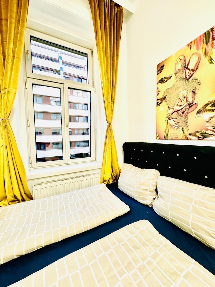 9BR Apt for 18P Walk to Augarten