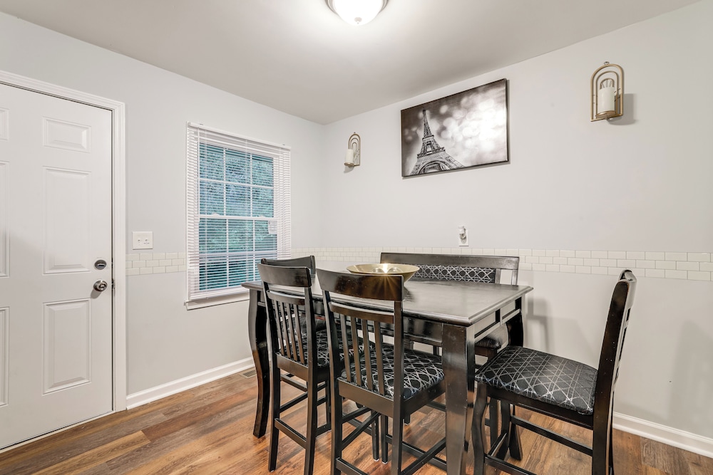 15 Mi to Dtwn Atlanta: Home w/ In-unit Laundry