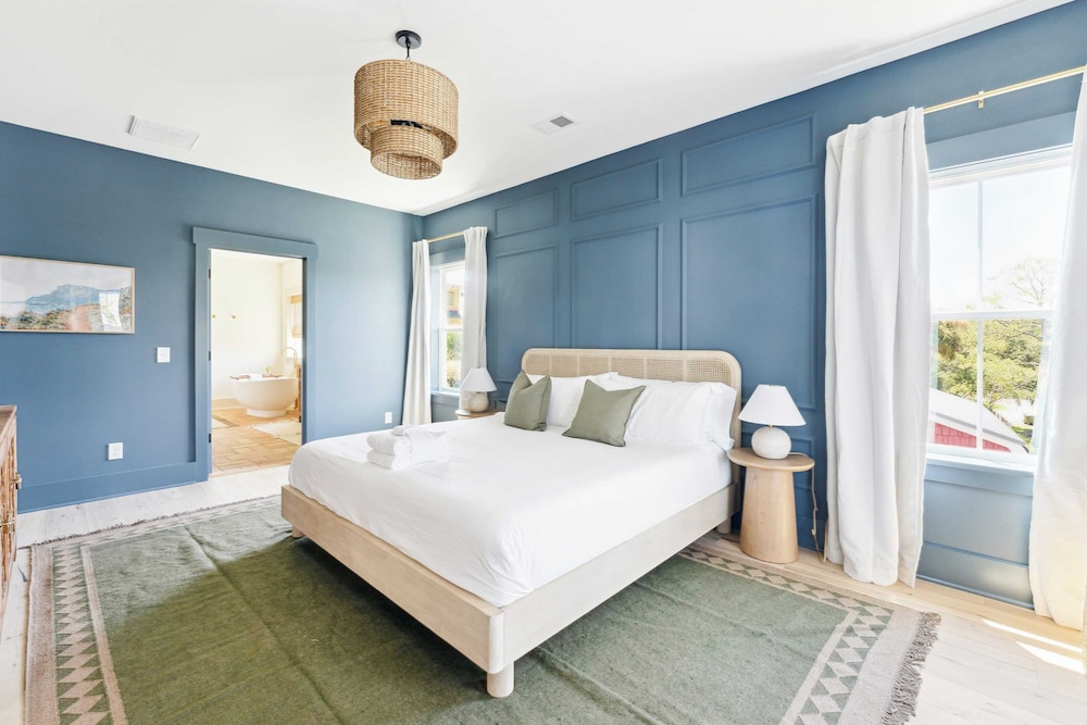 Windward House by Avantstay Walk to Beach + Restaurants Saltwater Pool