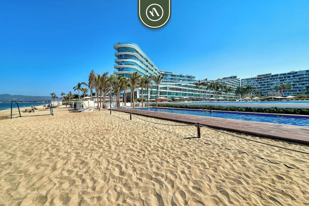 Beachfront 2BR Condo With Pool and Beachclub