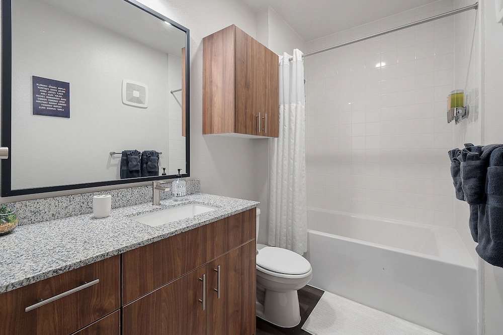 Heal Fly Comfy Dallas 1BR Pool Gym Utsw