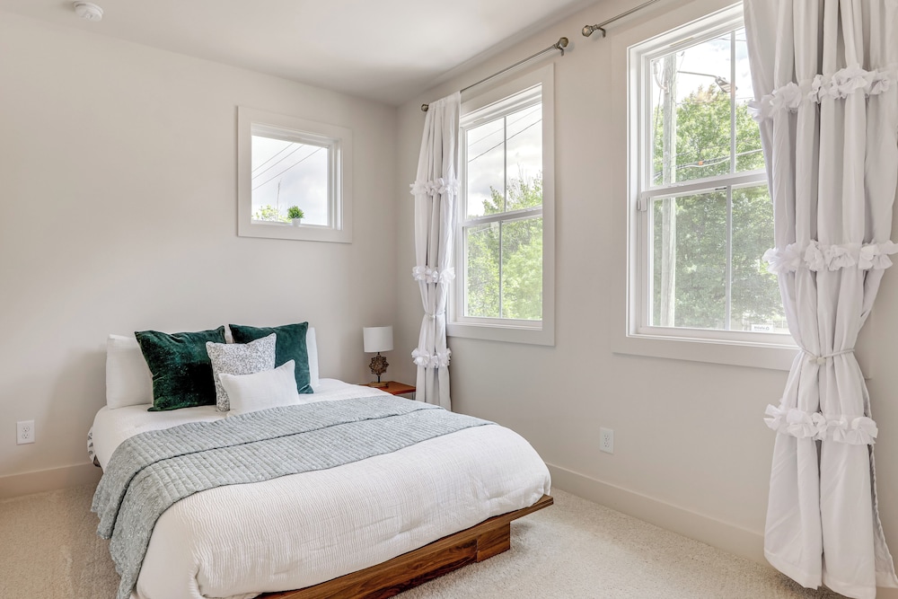Townhome 1 Mi to Grant Park & Atlanta Beltline!