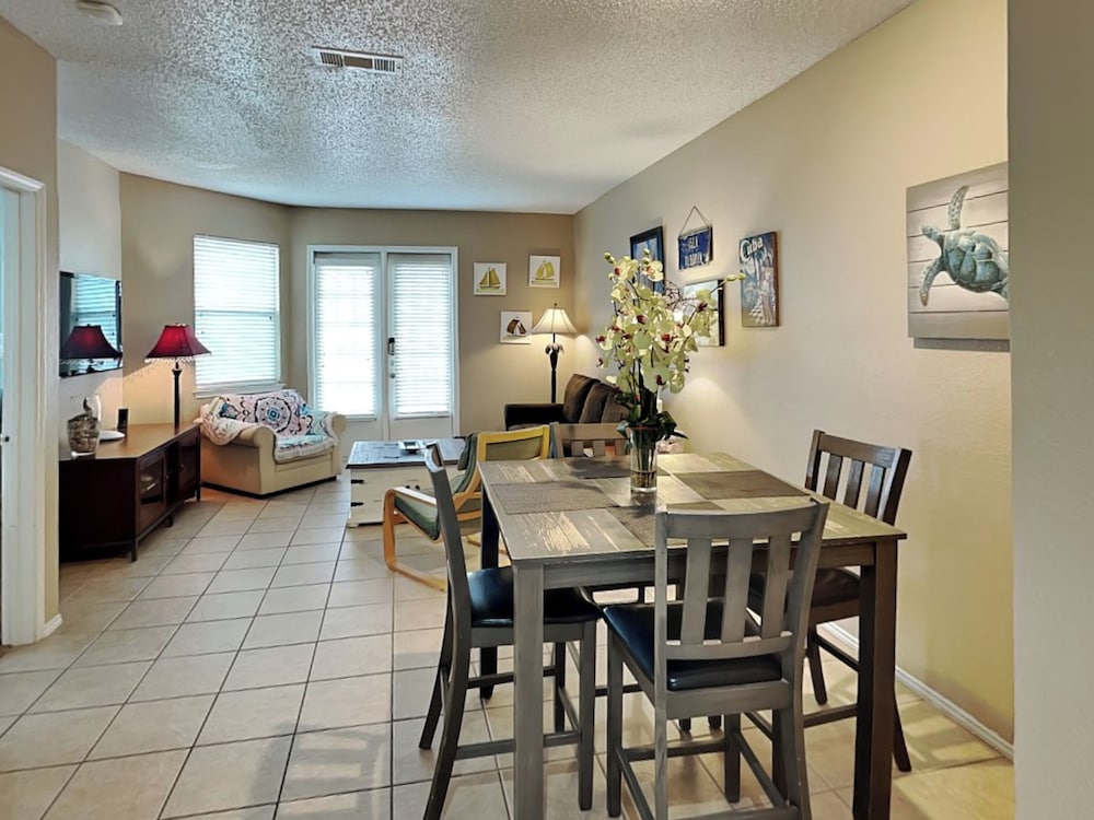 The Lazy Turtle by Silver Sands Vacation Rentals