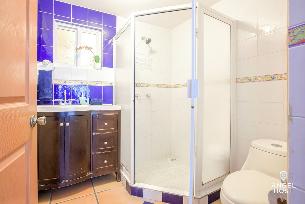 Cozy Stay 2 blocks from the beach view 5