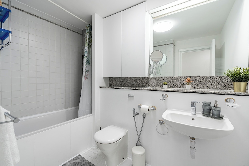 Duplex 2BR 2BA Flat Near Gloucester Rd Station