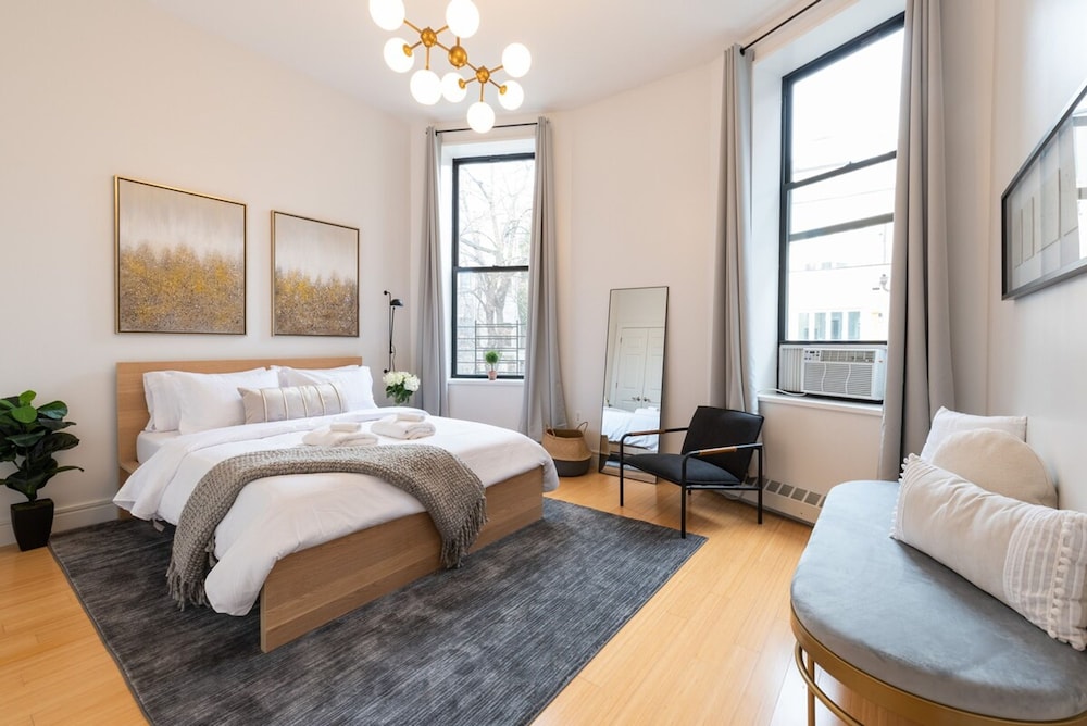 Cypress Court I by Rove Travel 2BR Harlem Apt