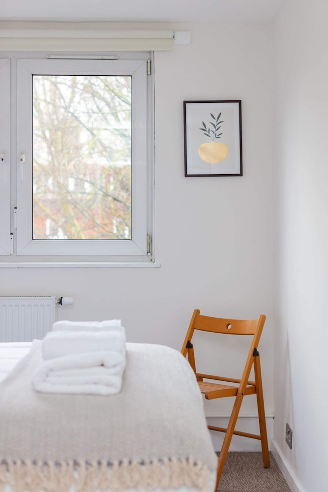 Spacious Central 3 Bedroom Apartment in Old Street