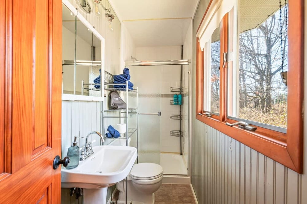 HV Spacious Retreat Sleeps 13 w Hot Tub