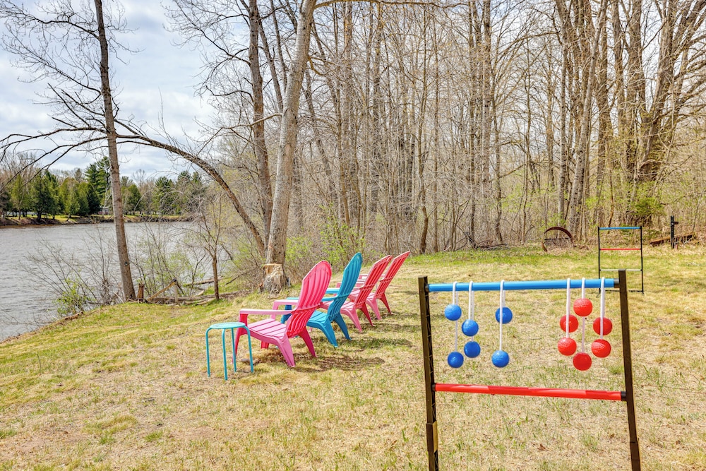 4 Mi to Snowmobile Trails: Muskegon River Retreat