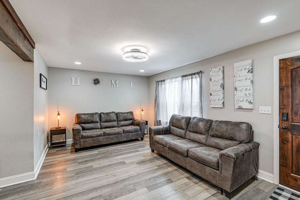 Family-friendly Home w/ Yard: 27 Mi to Nashville! view 4