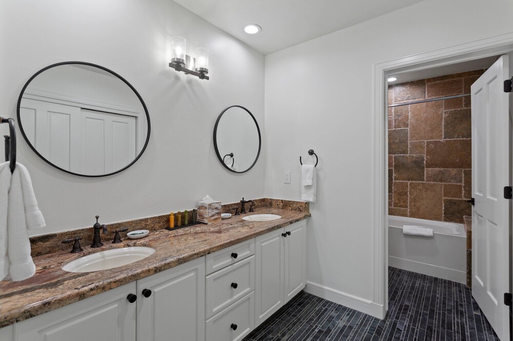 Trail's End Lodge at Deer Valley Resort - Three Bedroom Residence with Spa #501 3 Condo