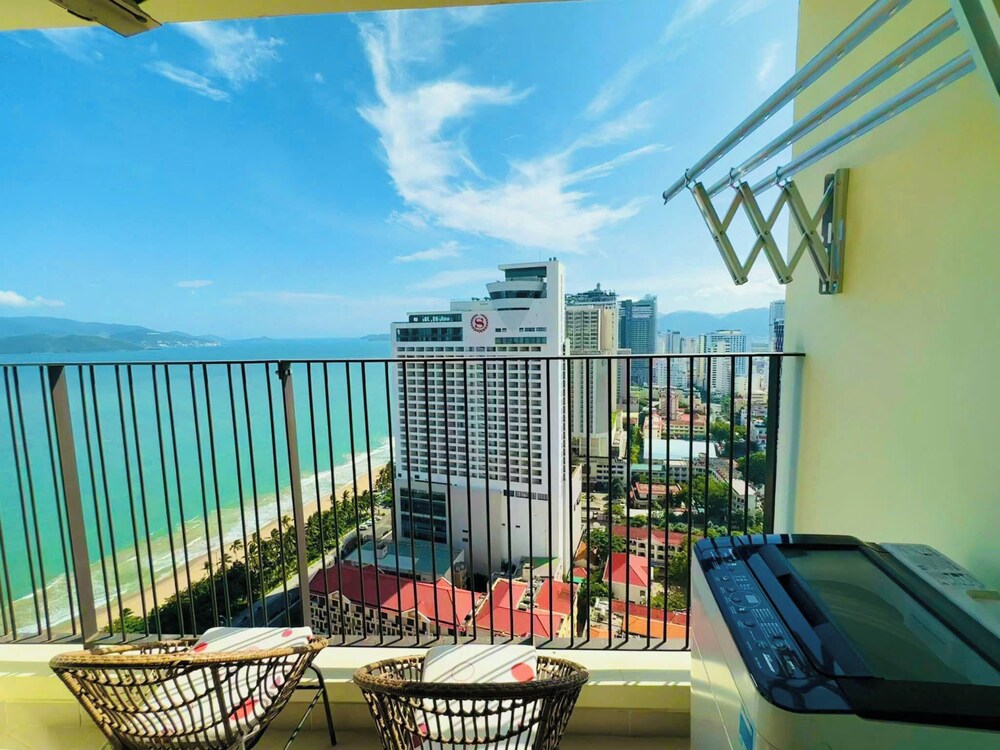 Gold Coast Balcony Serviced Apartment