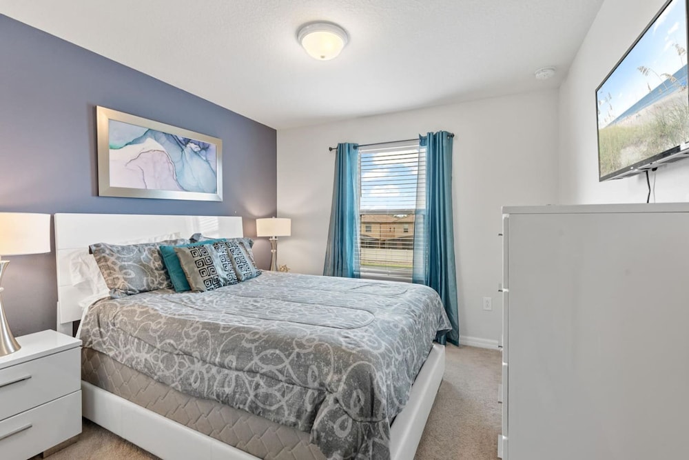 Spacious 5BR Villa w Private Pool Near Disney
