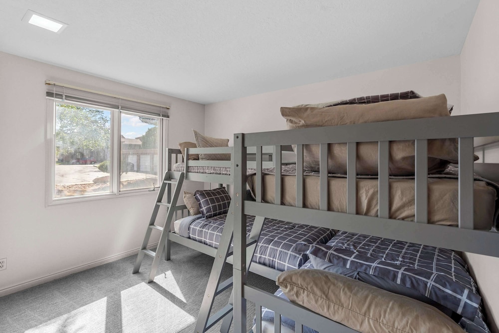 Cozy Condo - Stay for 9