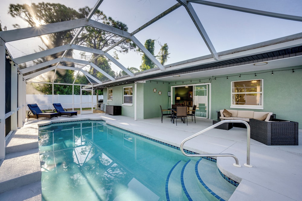 3 Mi to Manasota Key: Stylish Single-story Home!