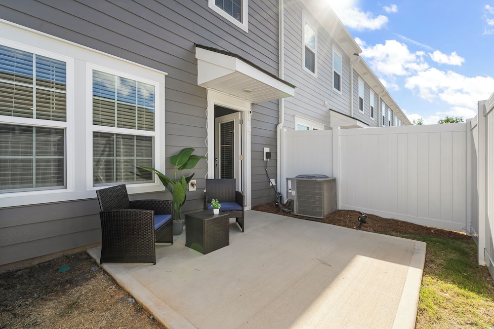 Luxe 3BR Townhouse to Uptown Charlotte