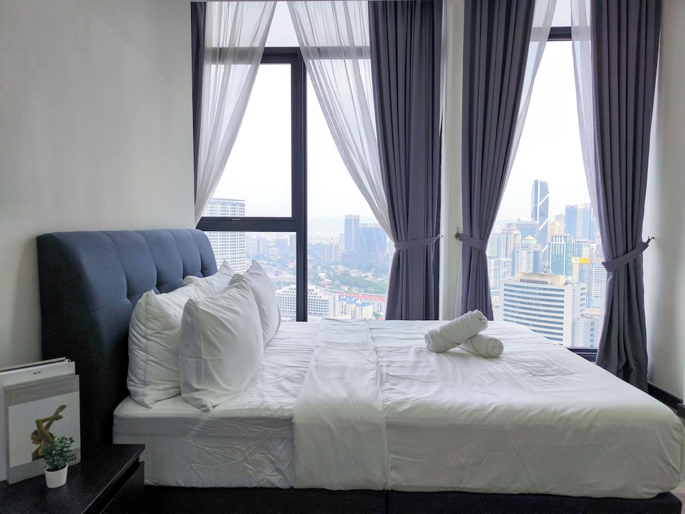 Expressionz Suites by Manhattan Group