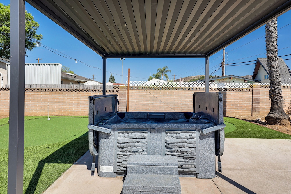 Modern Gem w/ Outdoor Oasis: 5 Mi to Lake Jennings