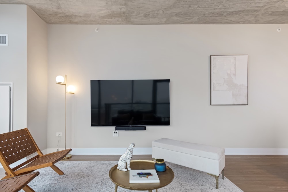 West Loop Group Hub 3 Modern 2BR Apartments