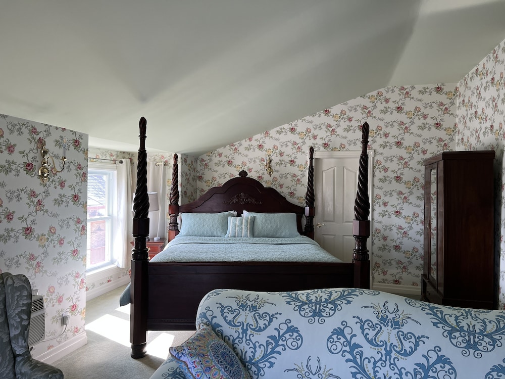 Bedham Hall Bed & Breakfast - Image 2