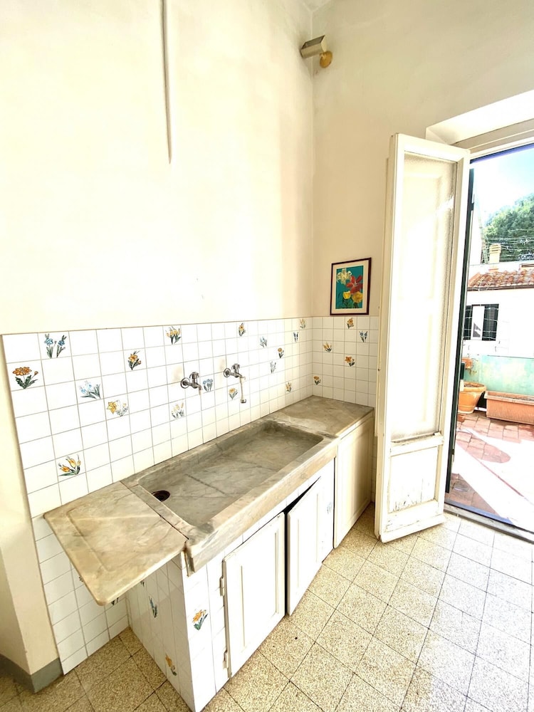Laura 50 in Firenze With 6 Bedrooms and 3 Bathrooms