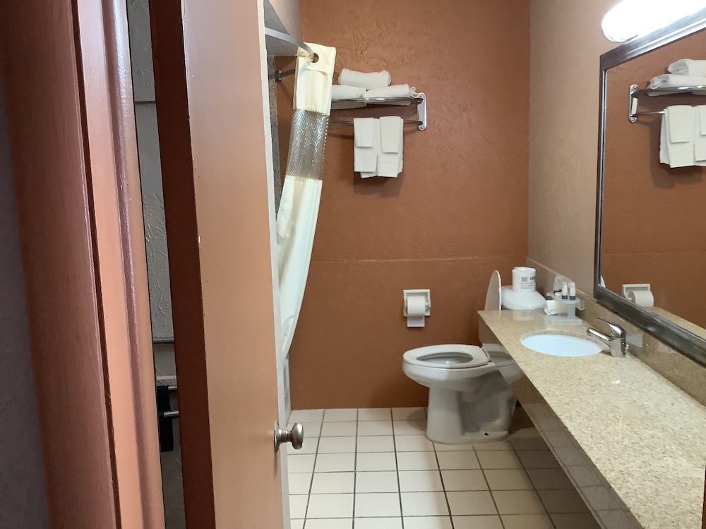 Dodge City Vacations - Silver Spur Vintage Inn  Suites - Property Image 1