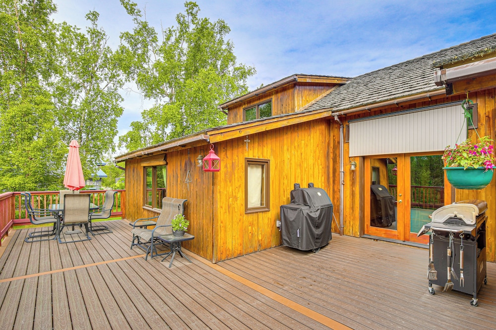 Beautiful Wasilla Home Rental w/ Deck & Gas Grill! view 2