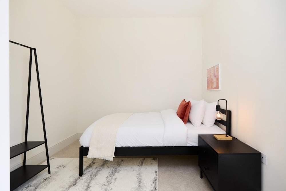 The East London Mile Hideout - Trendy 3bdr Flat With Balcony