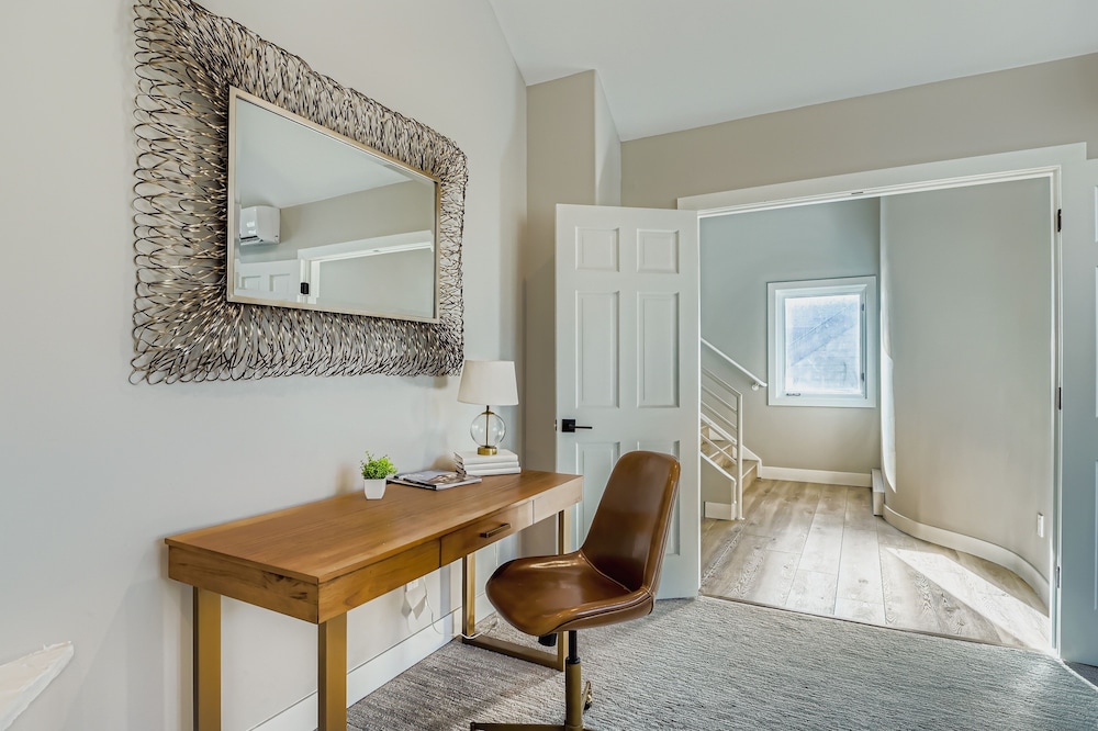 Mountain Luxury In Old Town Spa - Walk To Main 440 3 Bedroom Home