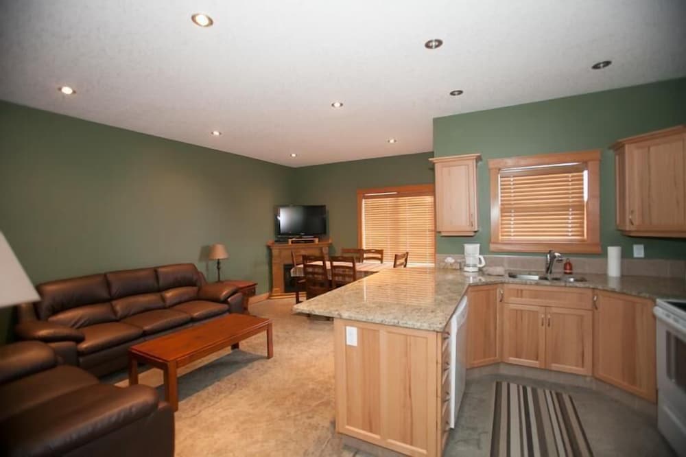 Brookside by Apex Accommodations - Image 4