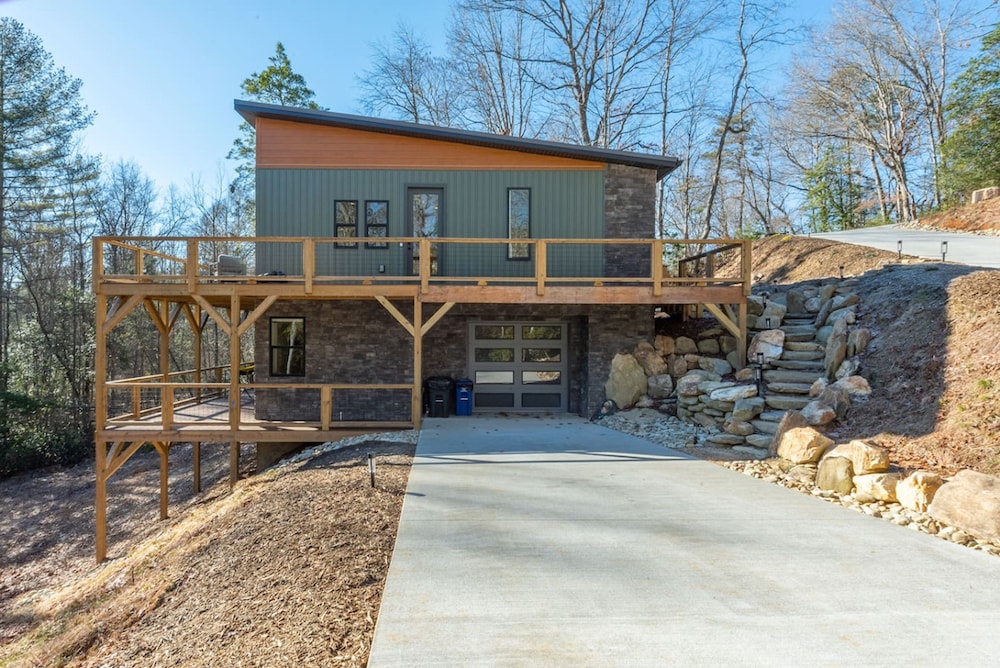 Modern Forest Retreat Sauna Fireplace Views