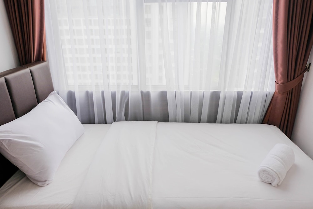 Elegant and Convenient 2BR Apartment M-Town Residence view 5