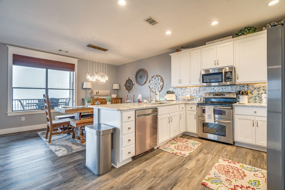 Jonestown Condo on Lake Travis w/ 2 Balconies! - Property Image 26