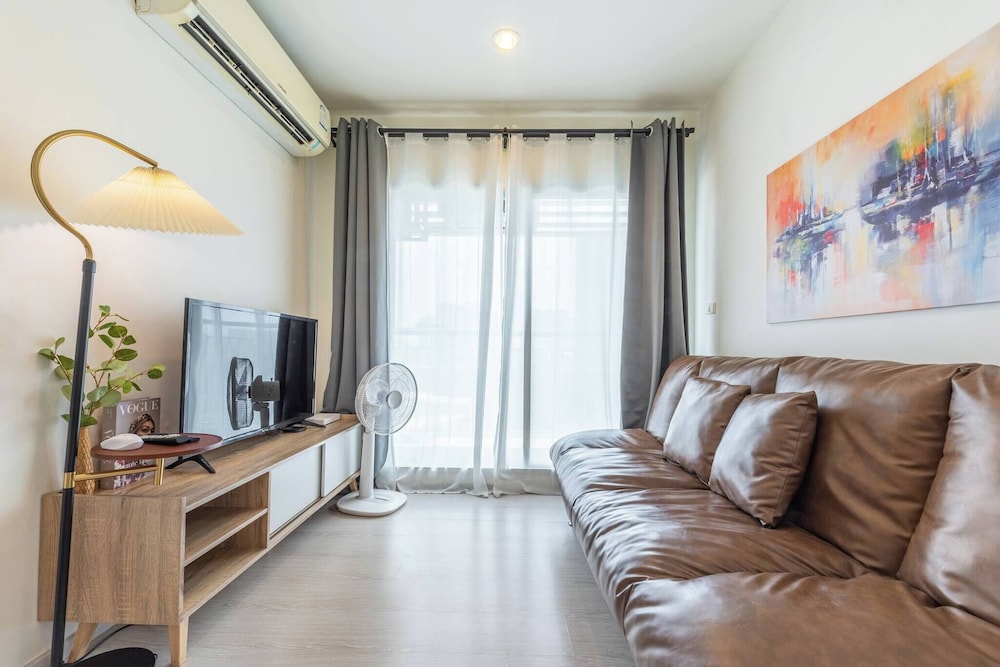 2BR 7 Mins Walk to BTS Bill Included