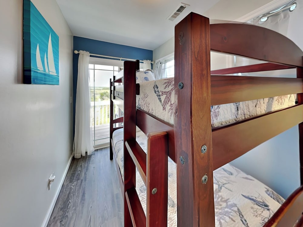 Lovin' Lowe Tide by Topsail Realty